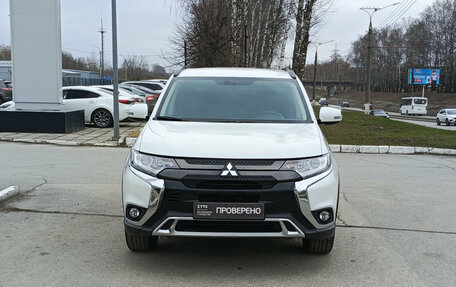 Mitsubishi Outlander III рестайлинг 3, 2021 год, 2 820 000 рублей, 2 фотография