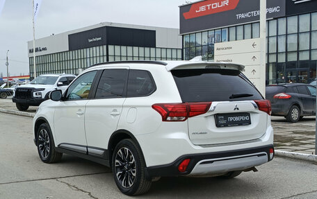 Mitsubishi Outlander III рестайлинг 3, 2021 год, 2 820 000 рублей, 8 фотография
