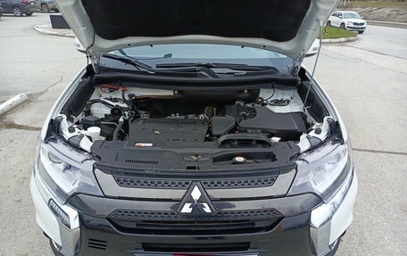 Mitsubishi Outlander III рестайлинг 3, 2021 год, 2 820 000 рублей, 11 фотография