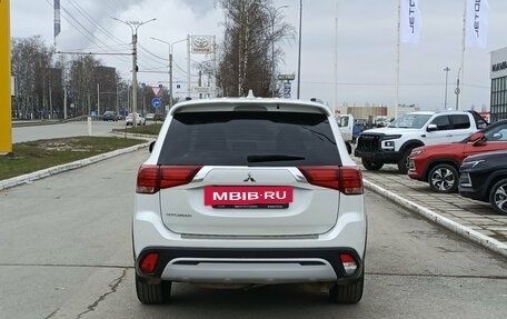 Mitsubishi Outlander III рестайлинг 3, 2021 год, 2 820 000 рублей, 7 фотография