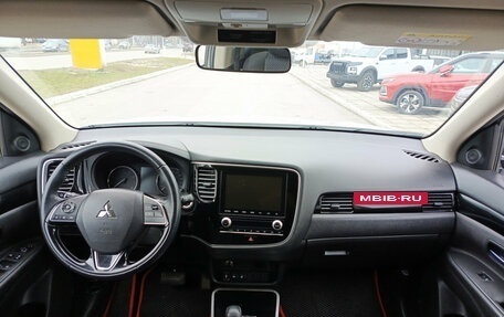 Mitsubishi Outlander III рестайлинг 3, 2021 год, 2 820 000 рублей, 17 фотография