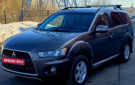 Mitsubishi Outlander III рестайлинг 3, 2010 год, 1 380 000 рублей, 2 фотография