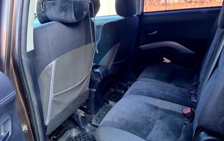 Mitsubishi Outlander III рестайлинг 3, 2010 год, 1 380 000 рублей, 28 фотография