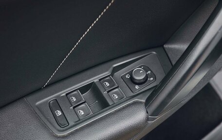 Volkswagen Tiguan II, 2021 год, 3 100 000 рублей, 13 фотография