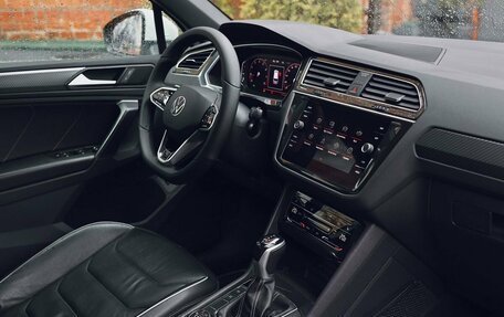 Volkswagen Tiguan II, 2021 год, 3 100 000 рублей, 29 фотография