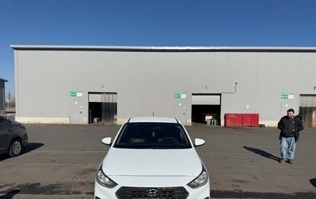 Hyundai Solaris II рестайлинг, 2018 год, 800 000 рублей, 1 фотография