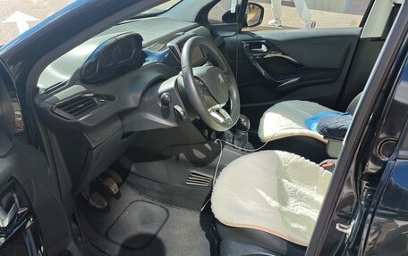 Peugeot 208 II, 2013 год, 690 000 рублей, 3 фотография