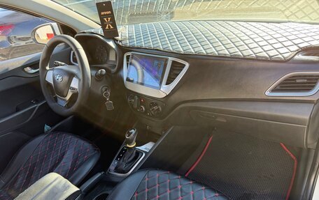 Hyundai Solaris II рестайлинг, 2018 год, 800 000 рублей, 5 фотография