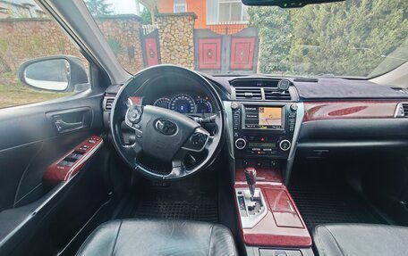 Toyota Camry, 2011 год, 1 300 000 рублей, 10 фотография