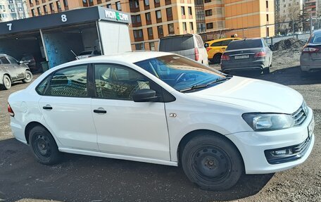 Volkswagen Polo VI (EU Market), 2016 год, 390 000 рублей, 2 фотография