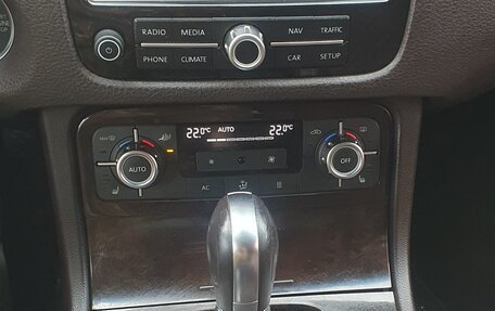 Volkswagen Touareg III, 2011 год, 2 250 000 рублей, 15 фотография