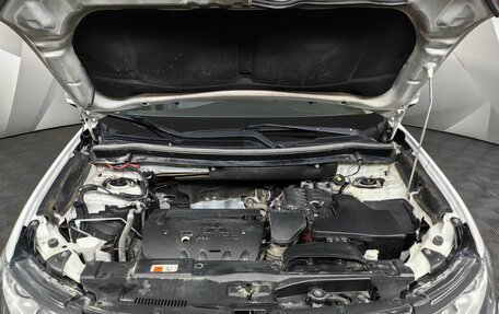 Mitsubishi Outlander III рестайлинг 3, 2015 год, 1 559 000 рублей, 11 фотография