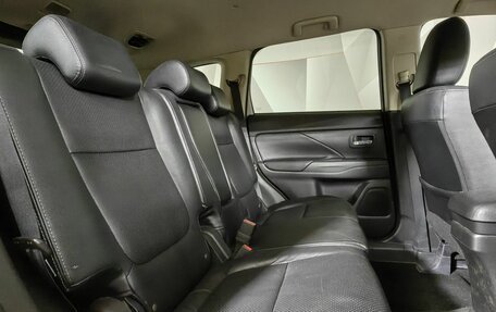 Mitsubishi Outlander III рестайлинг 3, 2015 год, 1 559 000 рублей, 16 фотография