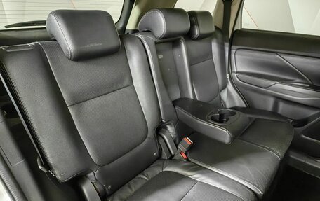 Mitsubishi Outlander III рестайлинг 3, 2015 год, 1 559 000 рублей, 17 фотография