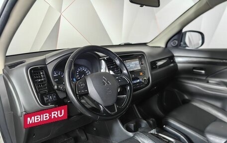 Mitsubishi Outlander III рестайлинг 3, 2015 год, 1 559 000 рублей, 19 фотография
