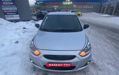 Hyundai Solaris II рестайлинг, 2011 год, 455 000 рублей, 7 фотография