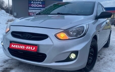 Hyundai Solaris II рестайлинг, 2011 год, 455 000 рублей, 4 фотография