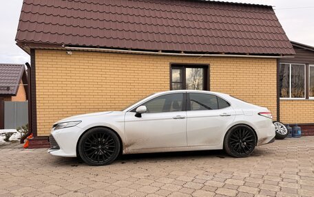 Toyota Camry, 2018 год, 3 070 000 рублей, 4 фотография
