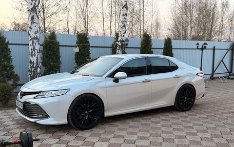 Toyota Camry, 2018 год, 3 070 000 рублей, 2 фотография