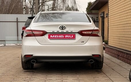 Toyota Camry, 2018 год, 3 070 000 рублей, 6 фотография