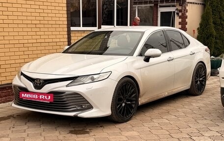 Toyota Camry, 2018 год, 3 070 000 рублей, 3 фотография