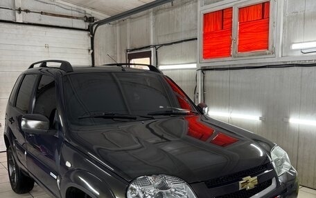 Chevrolet Niva I рестайлинг, 2011 год, 730 000 рублей, 3 фотография