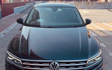 Volkswagen Tiguan II, 2019 год, 2 390 000 рублей, 2 фотография