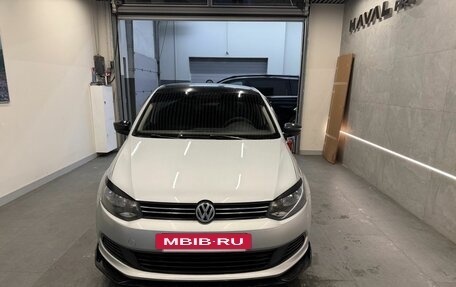 Volkswagen Polo VI (EU Market), 2013 год, 879 000 рублей, 2 фотография