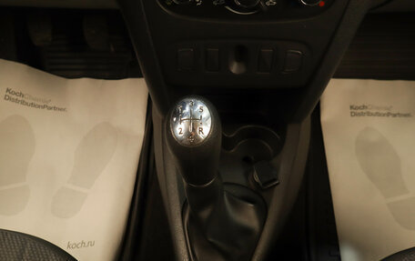 Renault Logan II, 2020 год, 779 000 рублей, 17 фотография