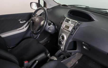 Toyota Yaris III рестайлинг, 2006 год, 499 000 рублей, 13 фотография