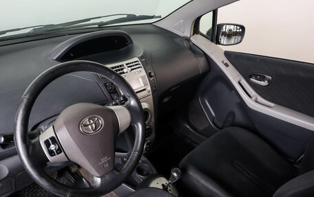 Toyota Yaris III рестайлинг, 2006 год, 499 000 рублей, 10 фотография