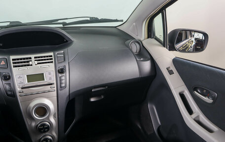 Toyota Yaris III рестайлинг, 2006 год, 499 000 рублей, 16 фотография