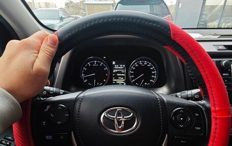 Toyota RAV4, 2017 год, 2 499 000 рублей, 12 фотография