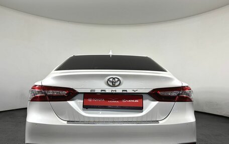 Toyota Camry, 2018 год, 2 750 000 рублей, 5 фотография