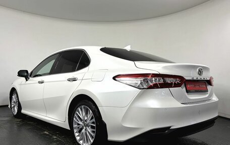 Toyota Camry, 2018 год, 2 750 000 рублей, 4 фотография