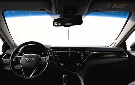 Toyota Camry, 2018 год, 2 750 000 рублей, 15 фотография