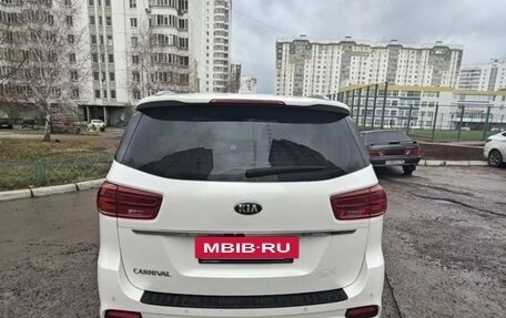 KIA Carnival III, 2018 год, 2 950 000 рублей, 2 фотография