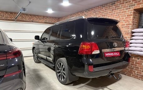Toyota Land Cruiser 200, 2014 год, 6 000 000 рублей, 21 фотография