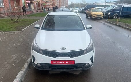 KIA Rio IV, 2021 год, 835 000 рублей, 1 фотография