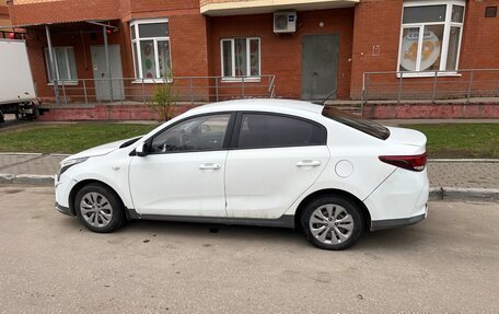 KIA Rio IV, 2021 год, 835 000 рублей, 4 фотография