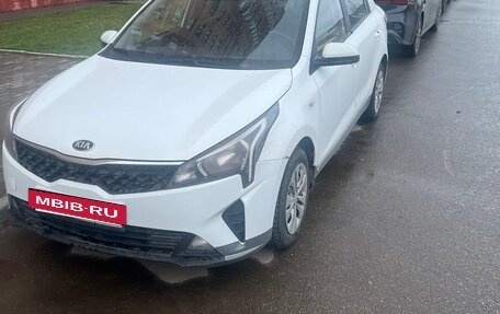 KIA Rio IV, 2021 год, 835 000 рублей, 2 фотография