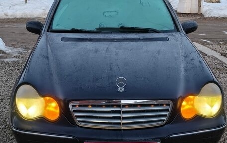 Mercedes-Benz C-Класс, 2003 год, 450 000 рублей, 1 фотография