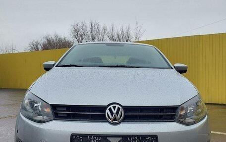 Volkswagen Polo VI (EU Market), 2013 год, 1 100 000 рублей, 1 фотография