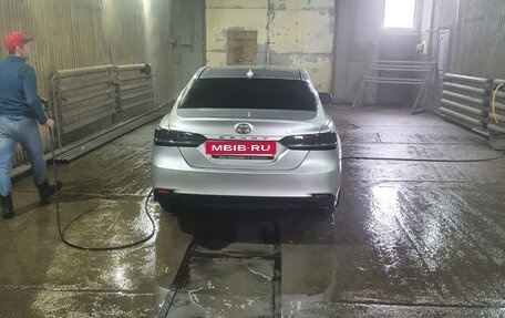 Toyota Camry, 2019 год, 2 300 000 рублей, 2 фотография