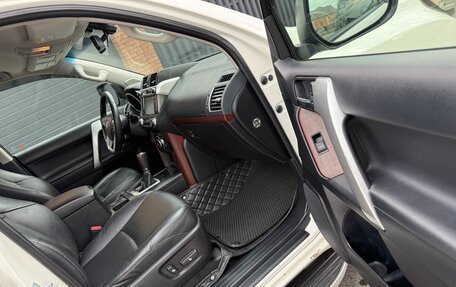 Toyota Land Cruiser Prado 150 рестайлинг 2, 2015 год, 4 270 000 рублей, 22 фотография