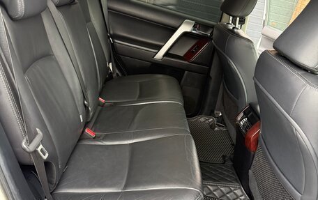 Toyota Land Cruiser Prado 150 рестайлинг 2, 2015 год, 4 270 000 рублей, 29 фотография