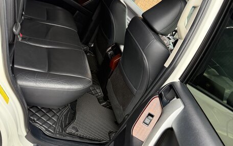 Toyota Land Cruiser Prado 150 рестайлинг 2, 2015 год, 4 270 000 рублей, 31 фотография