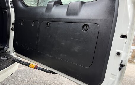 Toyota Land Cruiser Prado 150 рестайлинг 2, 2015 год, 4 270 000 рублей, 33 фотография