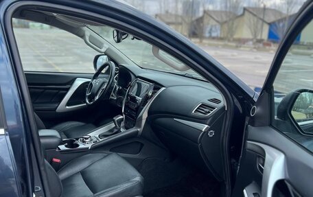 Mitsubishi Pajero Sport III рестайлинг, 2018 год, 8 600 000 рублей, 2 фотография