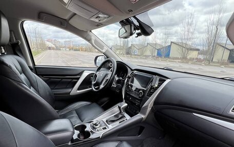 Mitsubishi Pajero Sport III рестайлинг, 2018 год, 8 600 000 рублей, 3 фотография